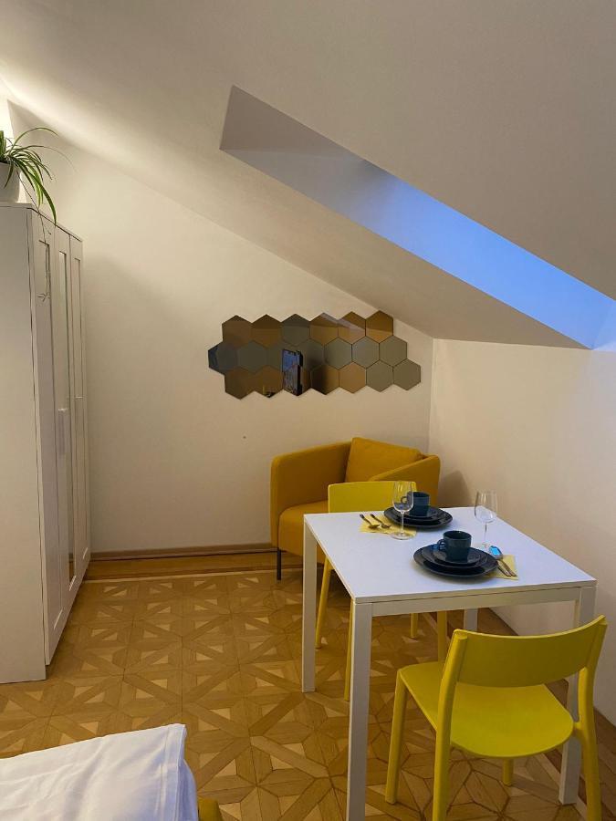 Small But Charming-Yellow Appartement Baden Exterior photo